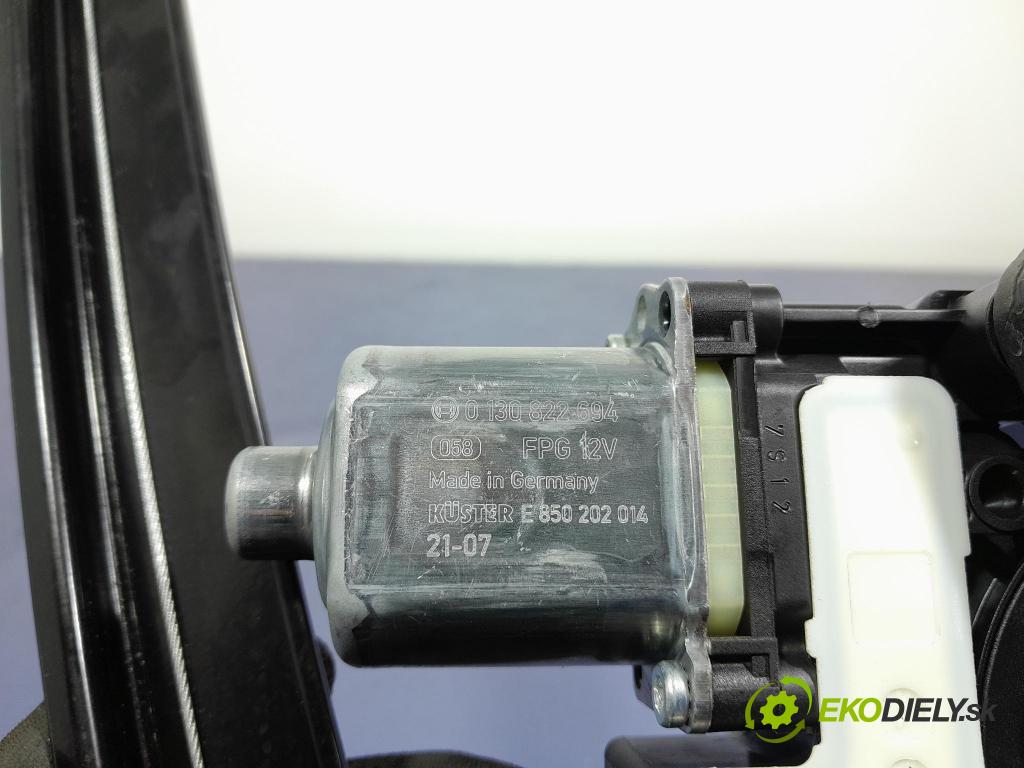 Audi A3 2021 mechanismus stahování Sklenka: Zad: v pravo: 8Y0839462