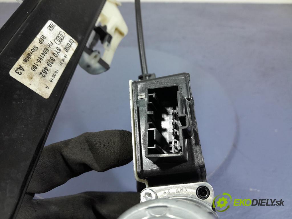 Audi A3 2021 mechanismus stahování Sklenka: Zad: v pravo: 8Y0839462
