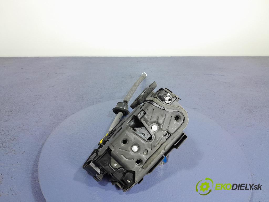 Audi A3 2021 zámek dveře před v pravo: 5TB837016B
