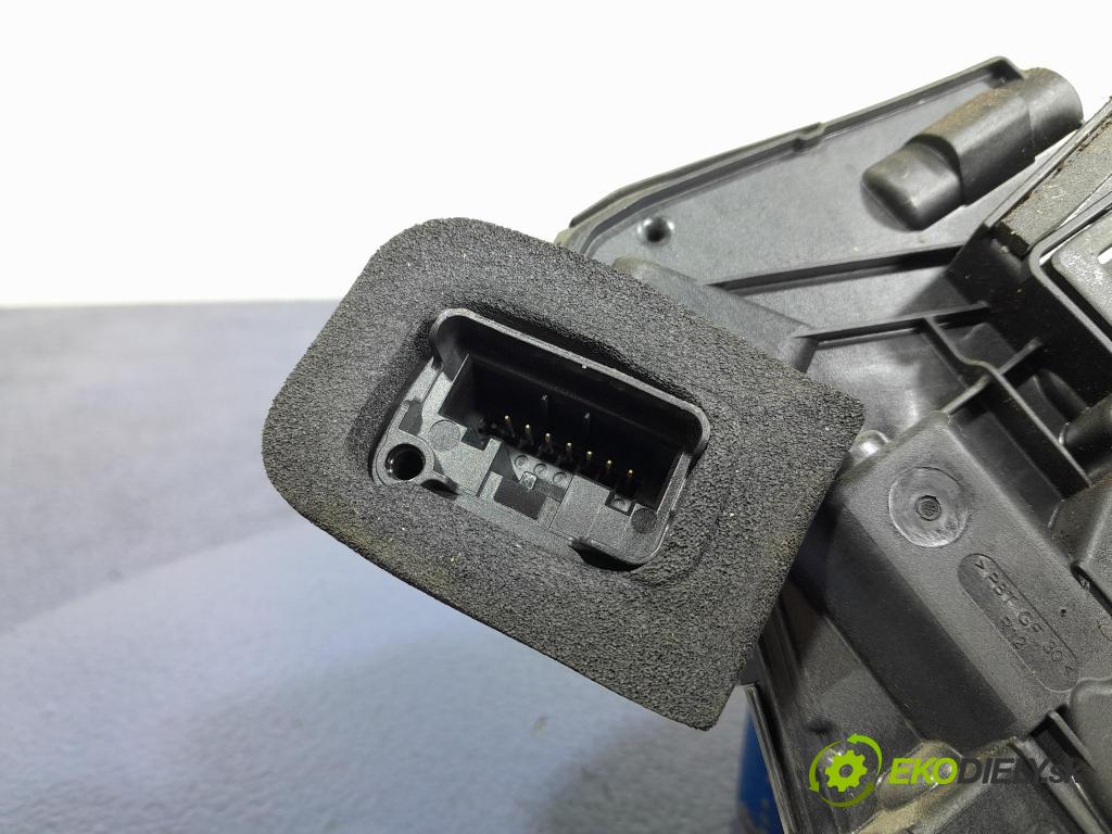 Audi A3 2021 zámek dveře před v pravo: 5TB837016B