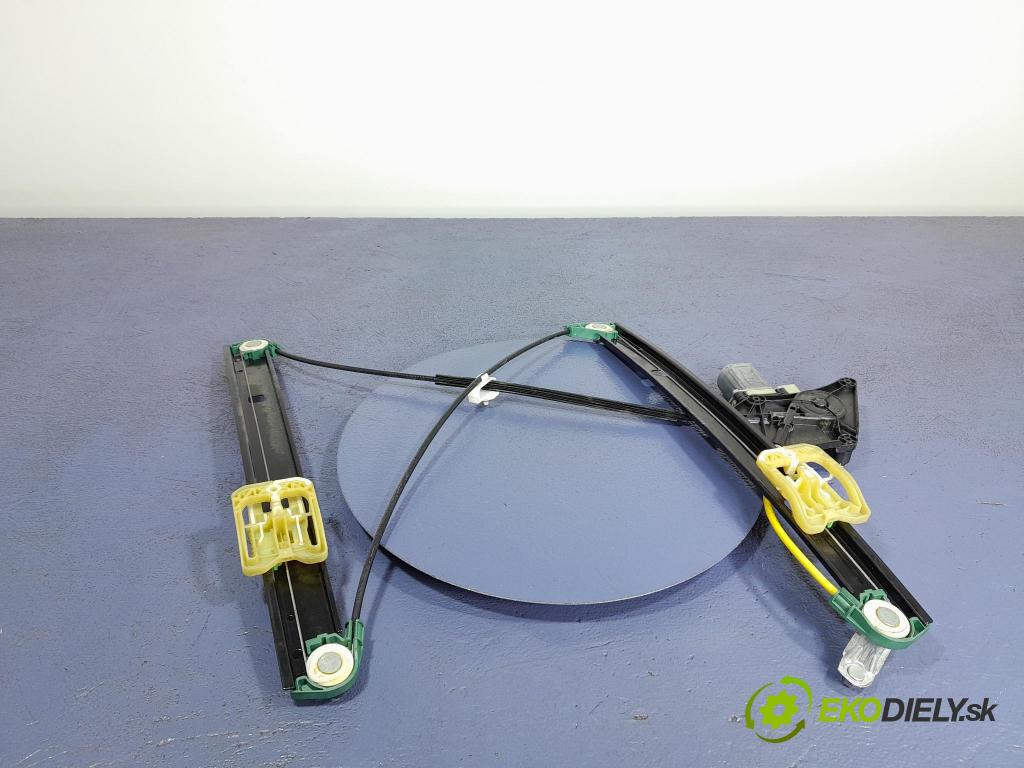 Audi A3 2021 mechanismus stahování Sklenka: před v pravo: 8Y0837462