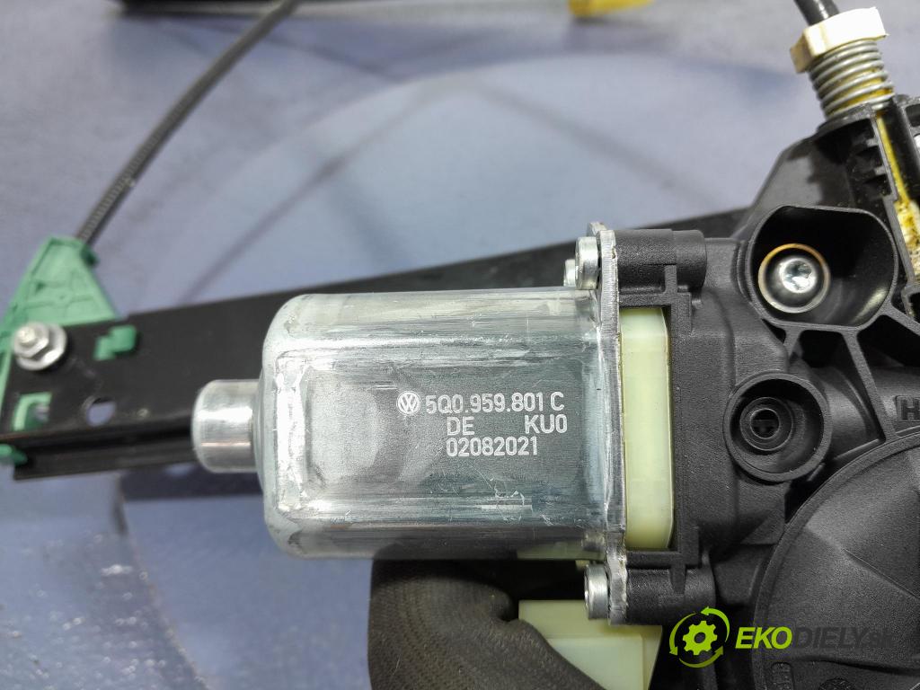 Audi A3 2021 mechanismus stahování Sklenka: před v pravo: 8Y0837462