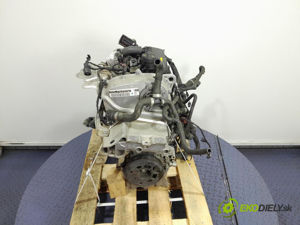 Audi A3 2021 motor Benzín: DLA