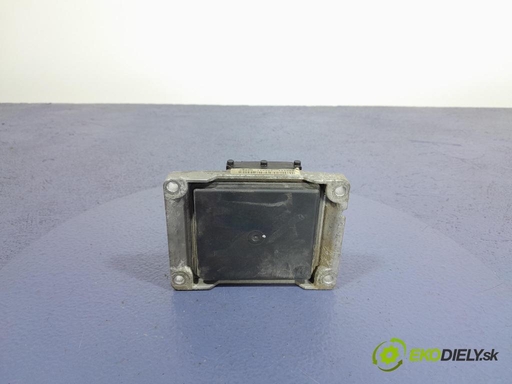 Opel Corsa 2007 riadiaca jednotka Motor: 55557934