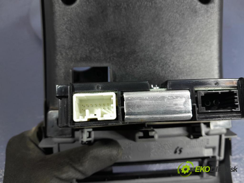Volvo V50 2011 kryt Plast: Interiéry: 8648679