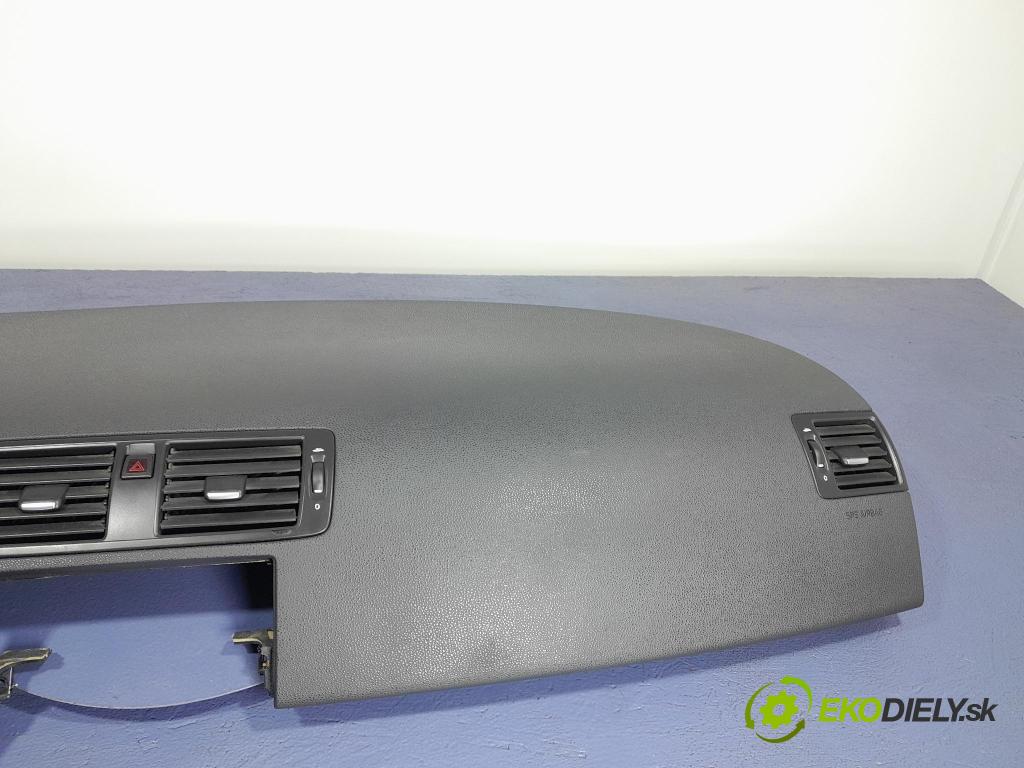 Volvo V50 2011 kokpit,přistrojova deska