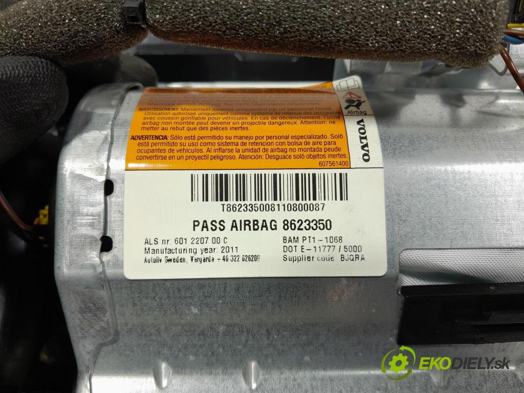 Volvo V50 2011 kokpit,přistrojova deska