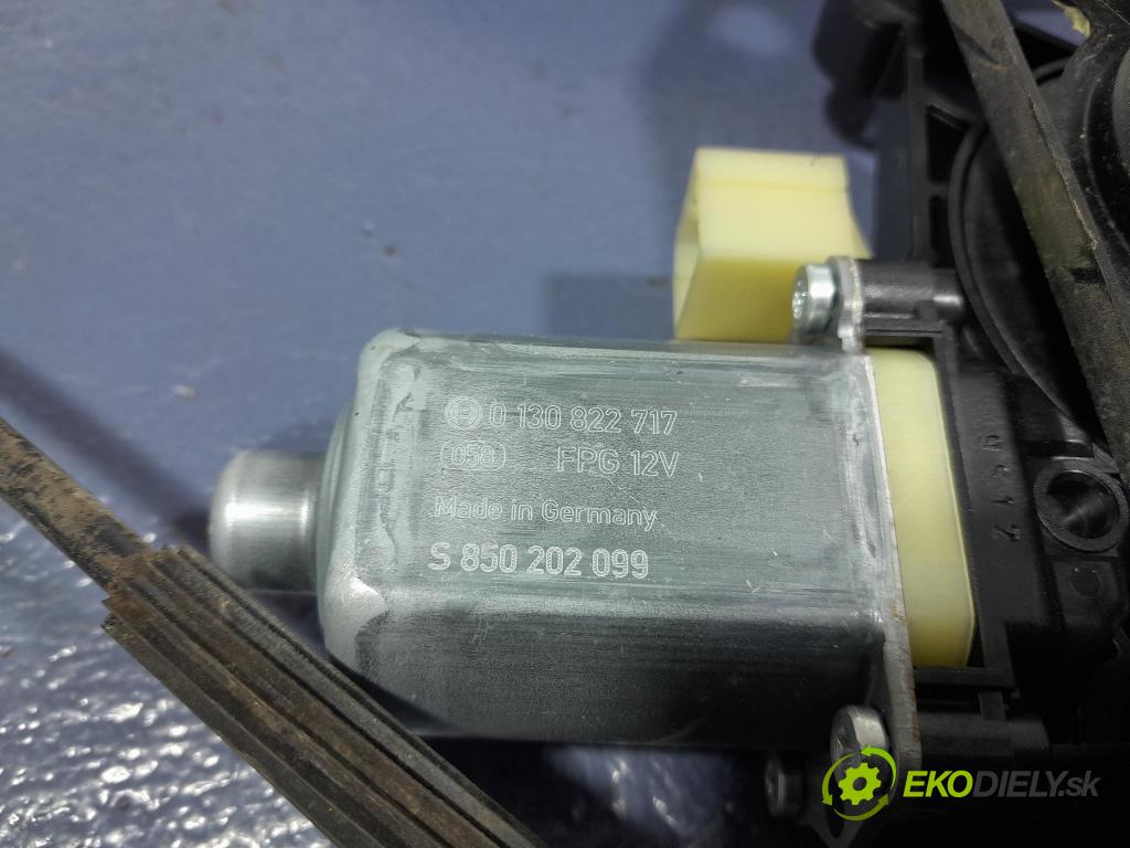 Skoda Octavia 2016 mechanismus stahování Sklenka: před Levý: 5E0837461B