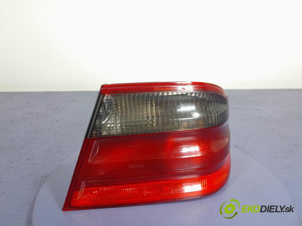 Mercedes E-klasa 1999 svetlo / reflektor zad Prava: Vonkajsia: A2108208264