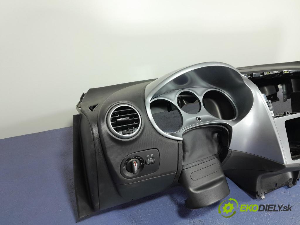 Seat Leon 2011 kokpit,přistrojova deska