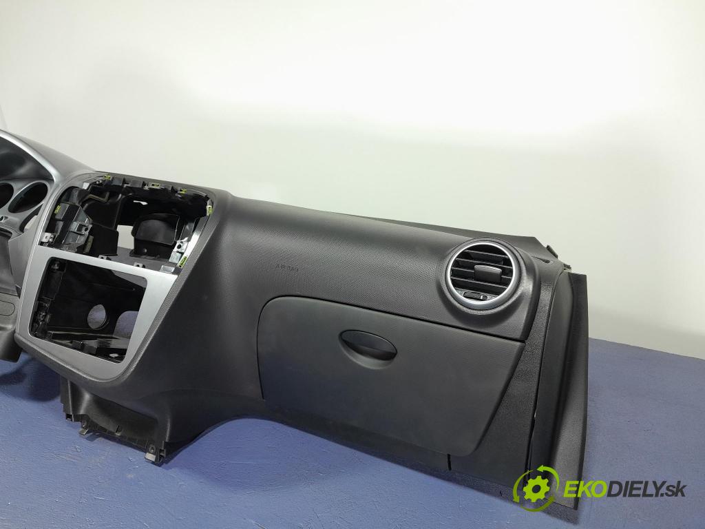 Seat Leon 2011 kokpit,přistrojova deska