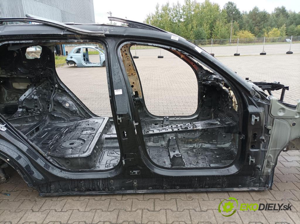 Bmw X7 2021 práh v pravo: