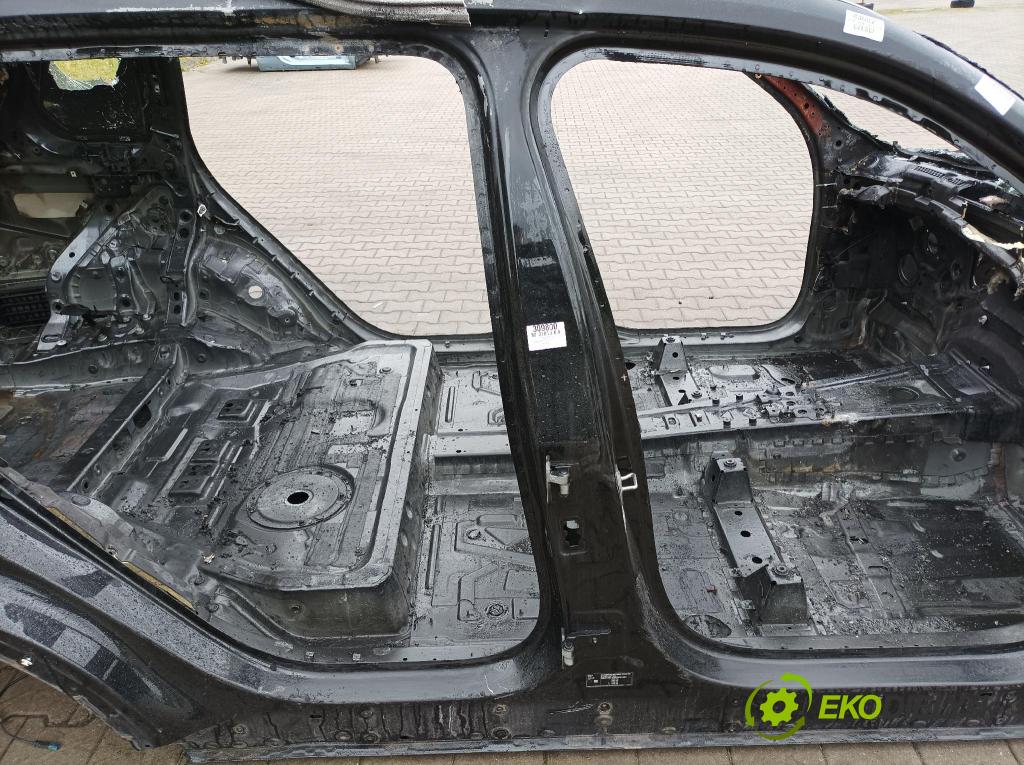 Bmw X7 2021 práh v pravo: