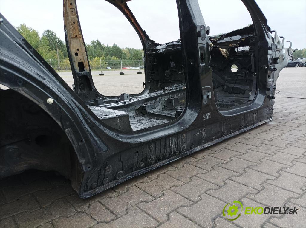Bmw X7 2021 práh v pravo: