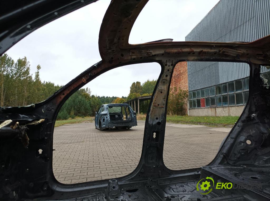Bmw X7 2021 práh v pravo: 