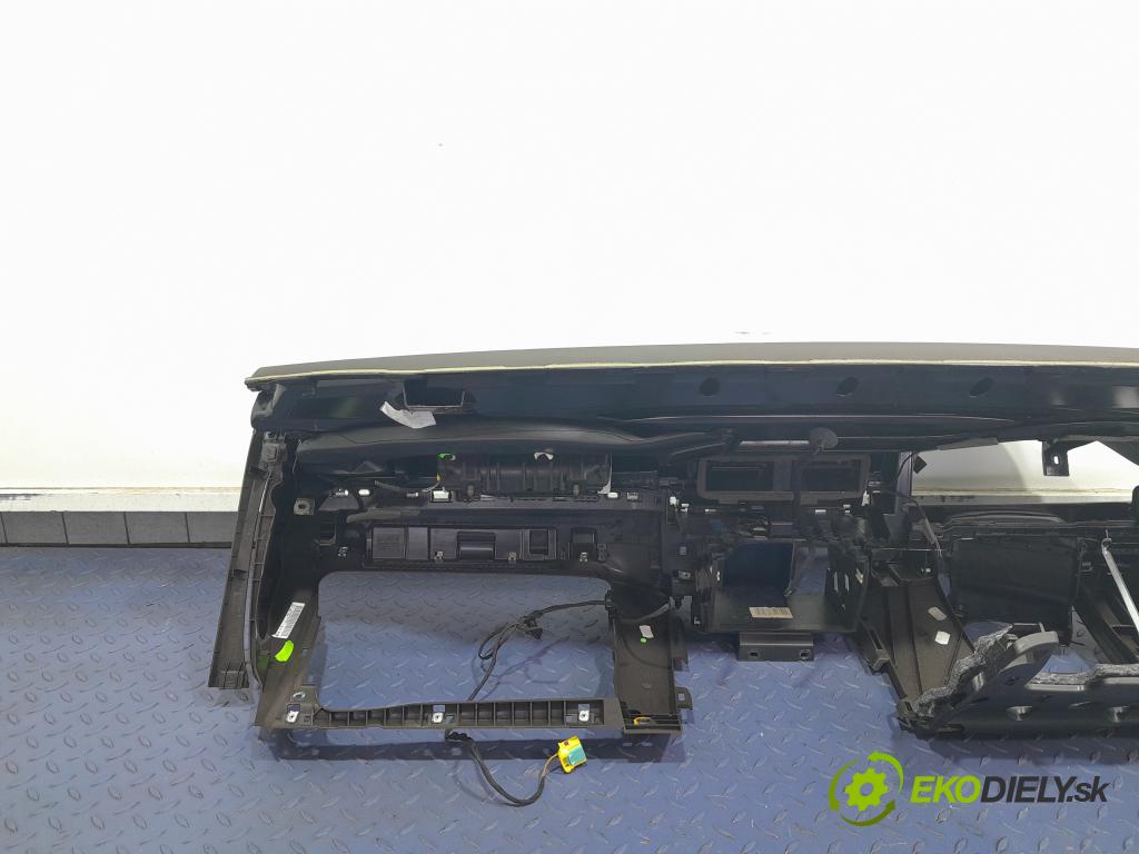 Vw Passat 2012 kokpit,pristrojová doska 01