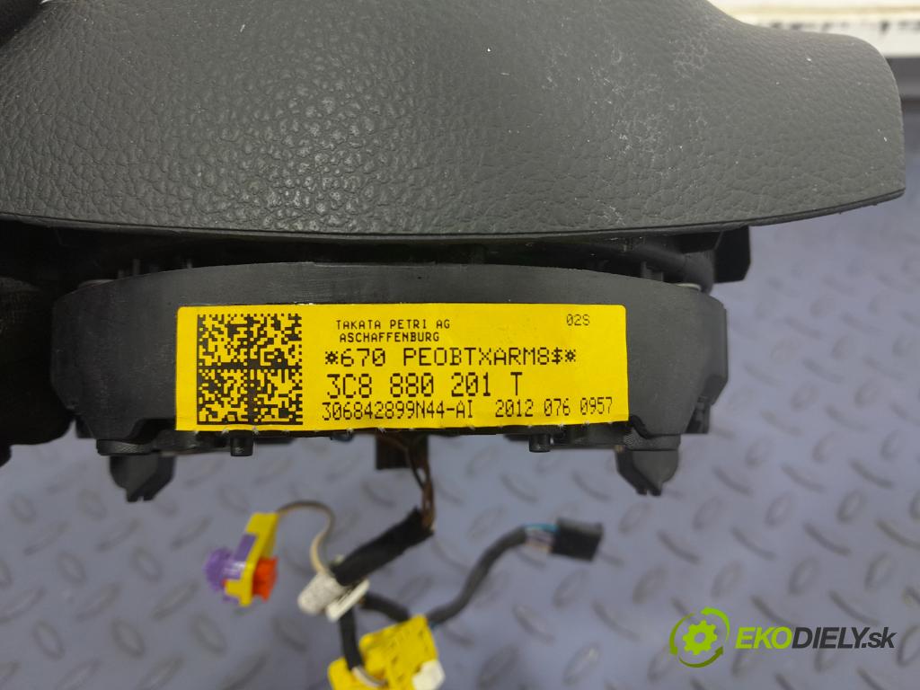 Vw Passat 2012 kokpit,pristrojová doska 01