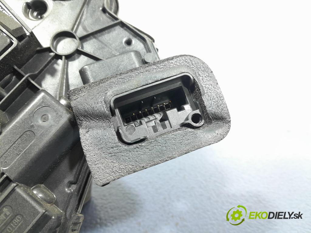 Skoda Rapid 2017 zámek dveře před Levý: 5TB837015A