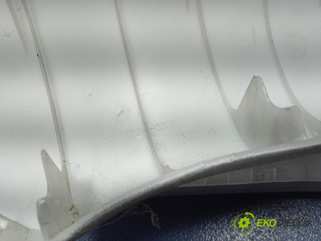 Toyota Corolla 2003 kryt Plast: Interiéry: