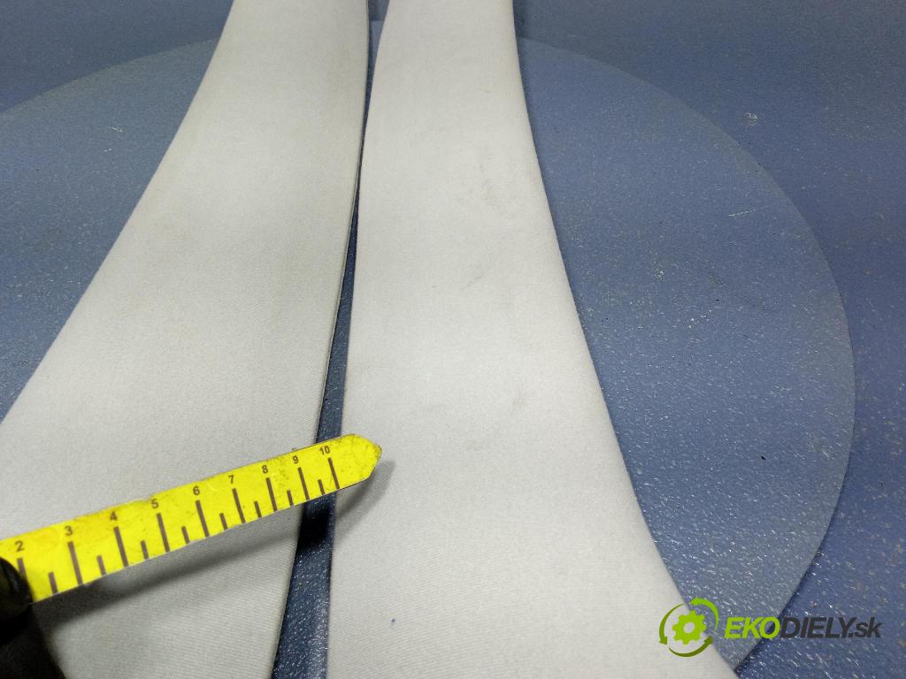 Toyota Corolla 2003 kryt Plast: Interiéry: