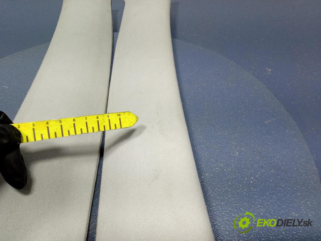 Toyota Corolla 2003 kryt Plast: Interiéry: