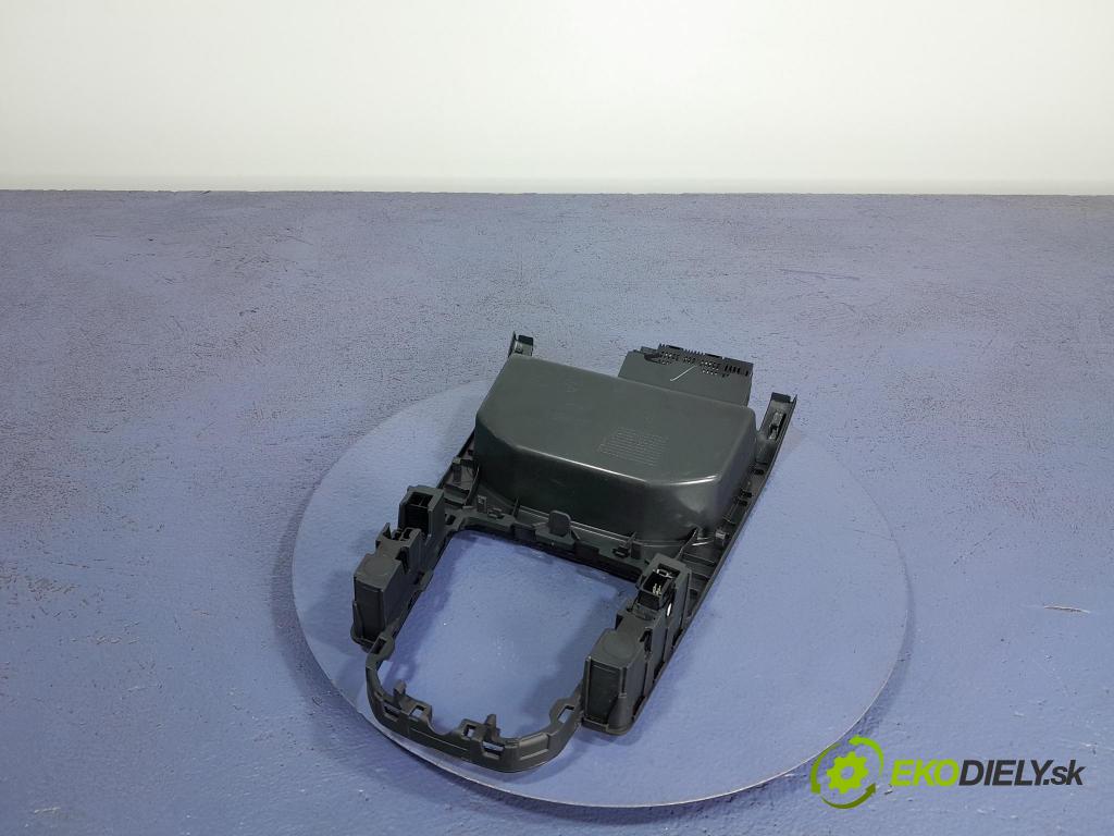 Seat Arona 2022 kryt Plast: Interiéry: 6F0863283