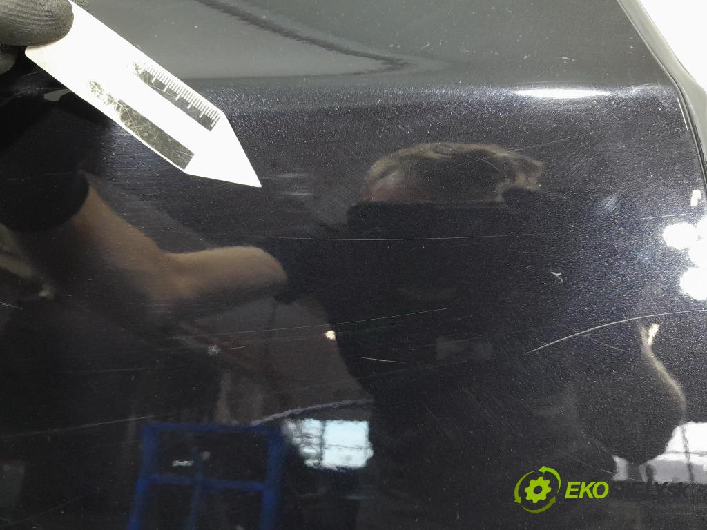 Volvo V40 2013 dveře Zad: prave