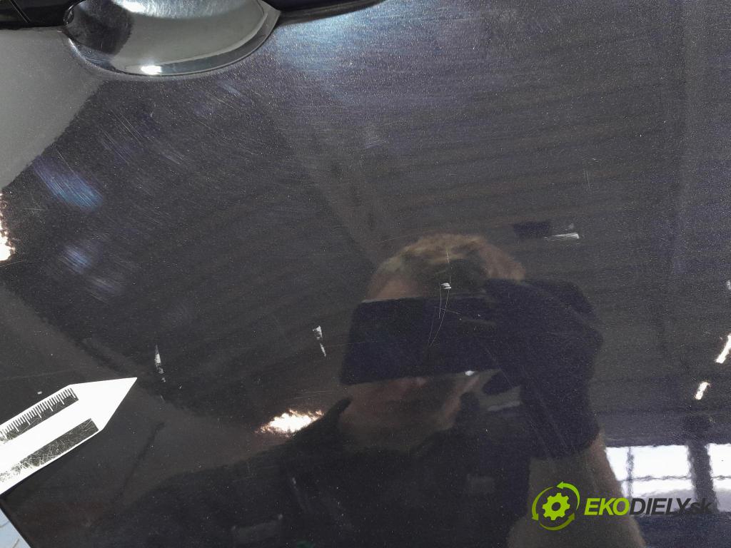 Volvo V40 2013 dveře Zad: prave