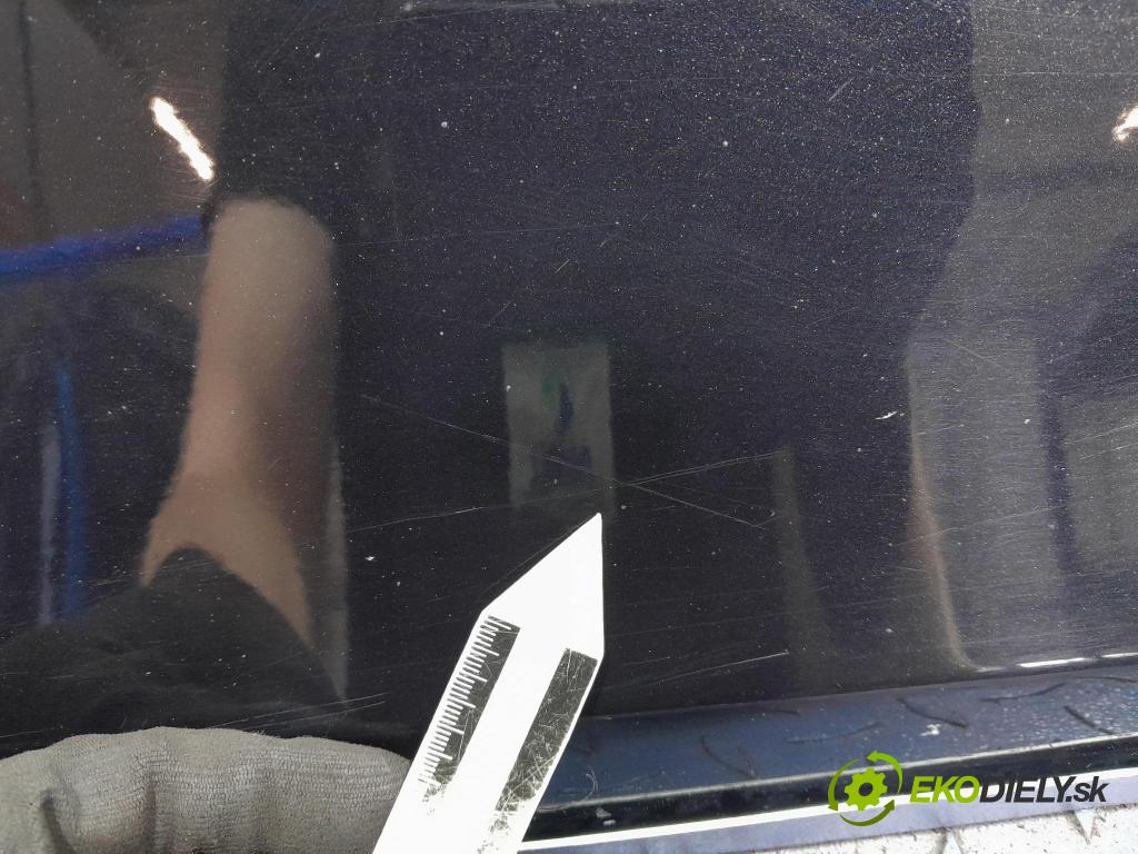 Volvo V40 2013 dveře před prave