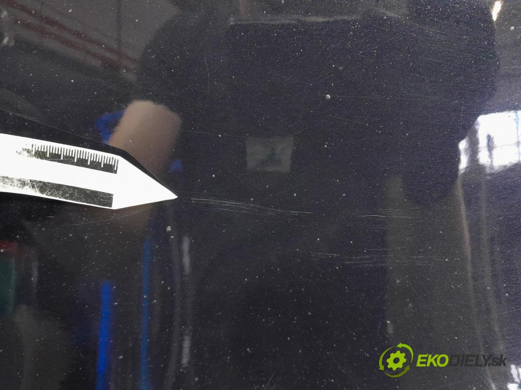 Volvo V40 2013 dveře před prave