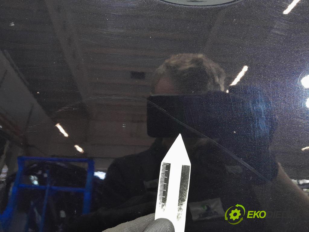 Volvo V40 2013 dveře před prave