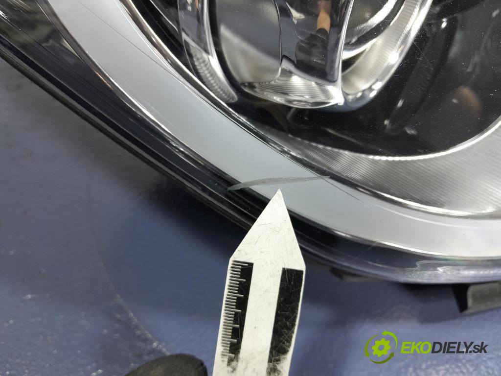 Hyundai I40 2012 světlo v pravo: 92102-3ZXXX