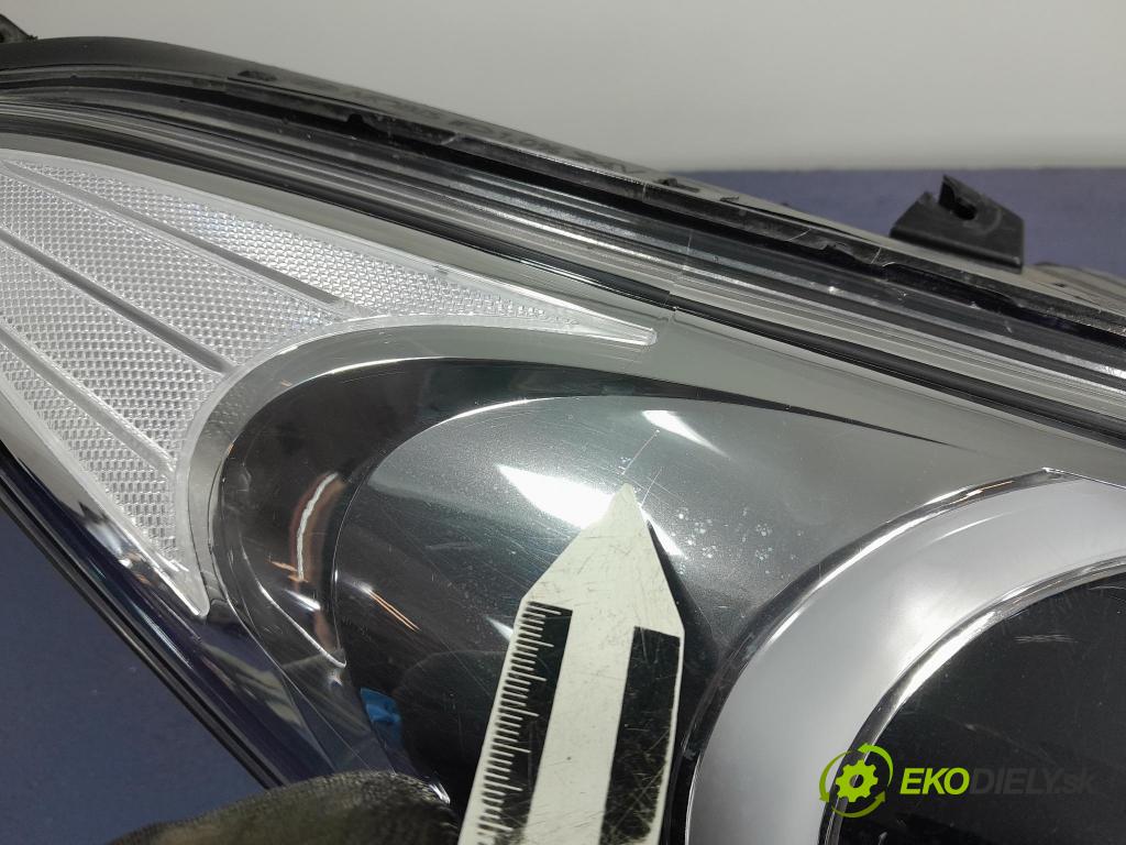 Hyundai I40 2012 světlo v pravo: 92102-3ZXXX