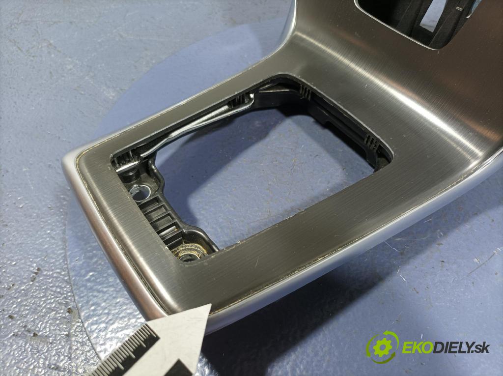 Volvo V40 2013 Tunel: Střední: 08632794