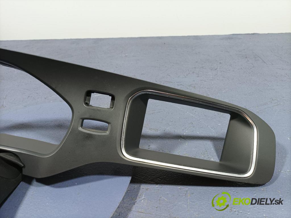 Volvo V40 2013 kryt Plast: Interiéry: 31389535