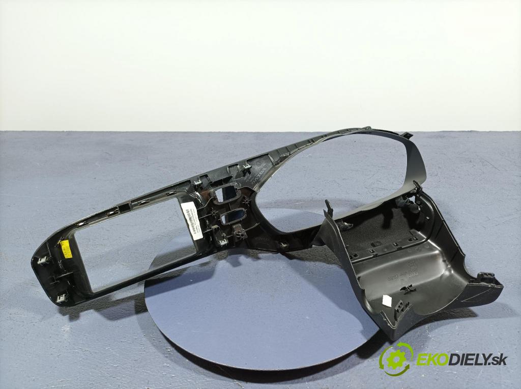 Volvo V40 2013 kryt Plast: Interiéry: 31389535