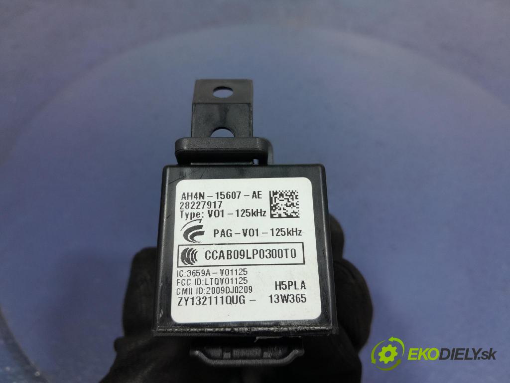 Volvo V40 2013 Spínač zapaľovania: 31252952