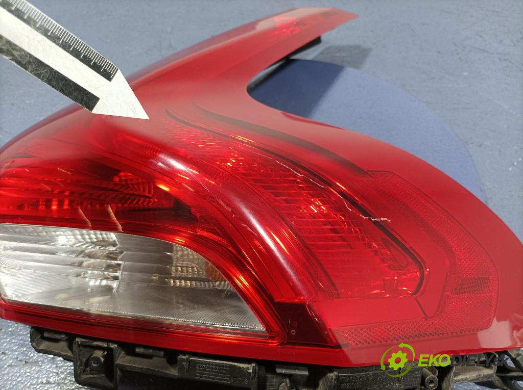 Volvo V40 2013 svetlo / reflektor zad Prava: Vonkajsia: 31395845