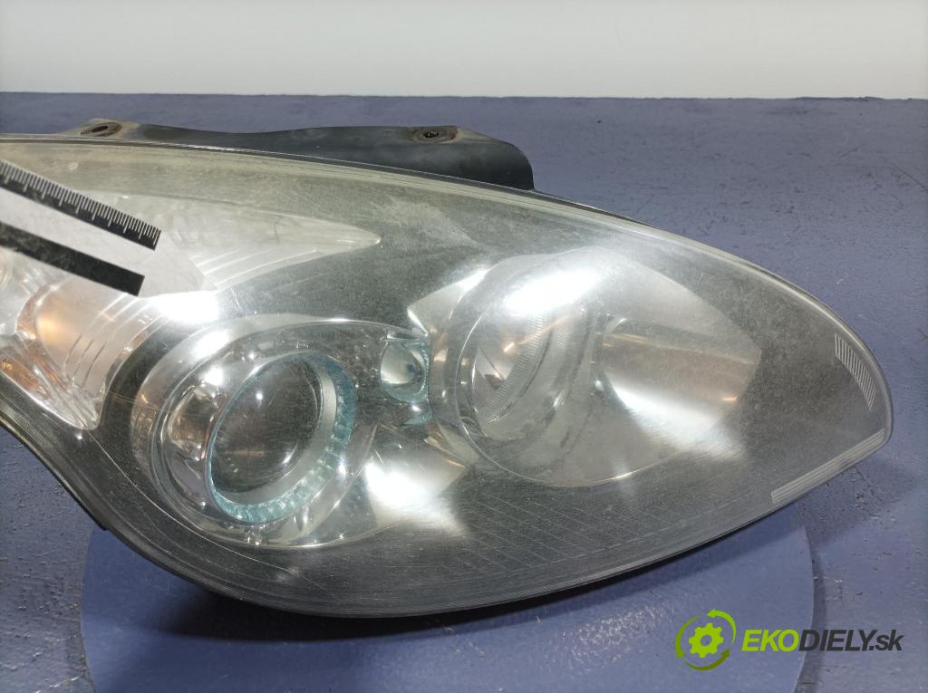 Hyundai I30 2011 Reflektor: v pravo: 92102-2RXXX
