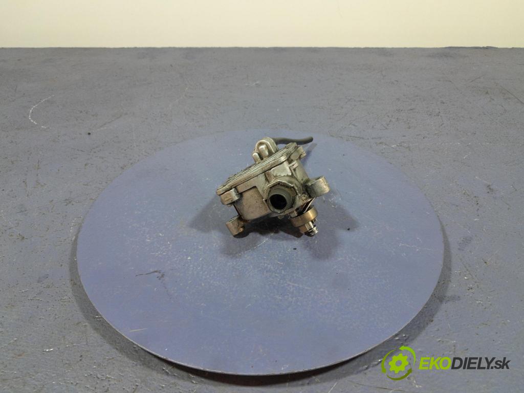 Volvo V40 2013 čerpadlo vakuová 31375107