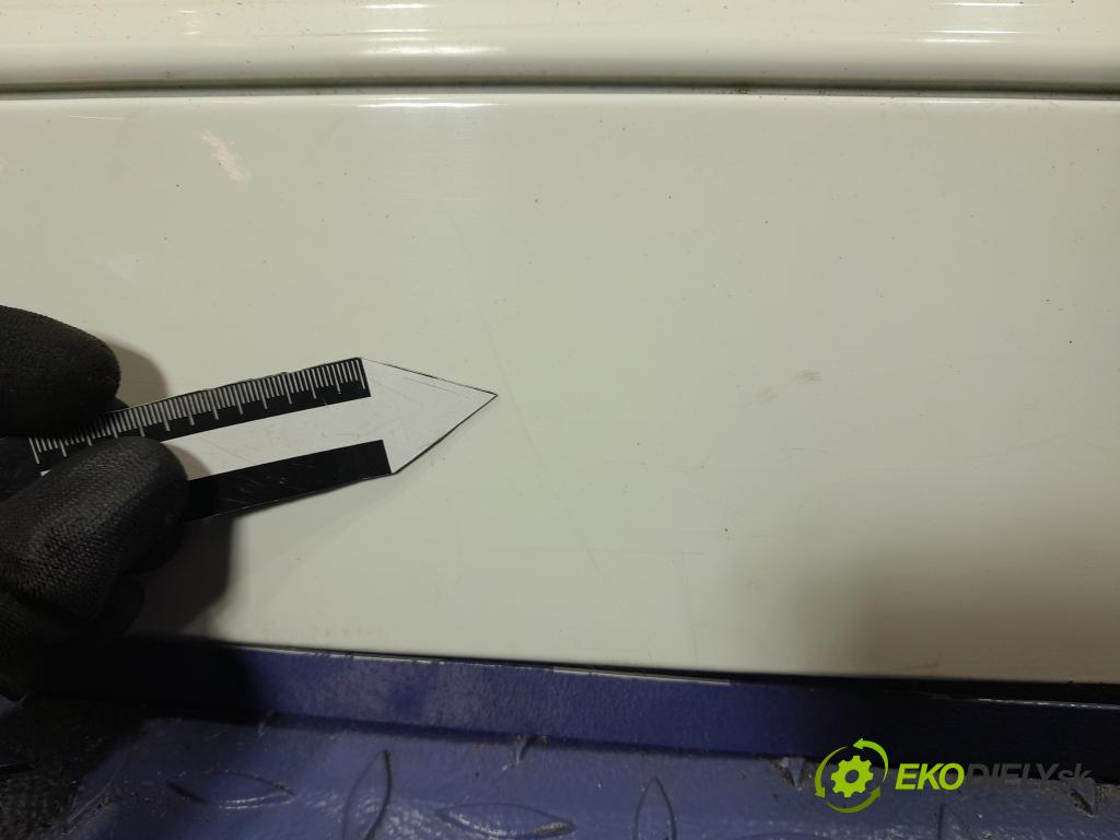 Dodge Journey 2014 zadní dveře kufra: kufr 01