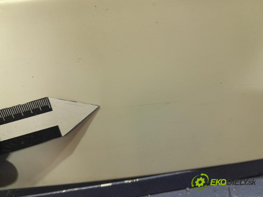 Dodge Journey 2014 zadní dveře kufra: kufr 01