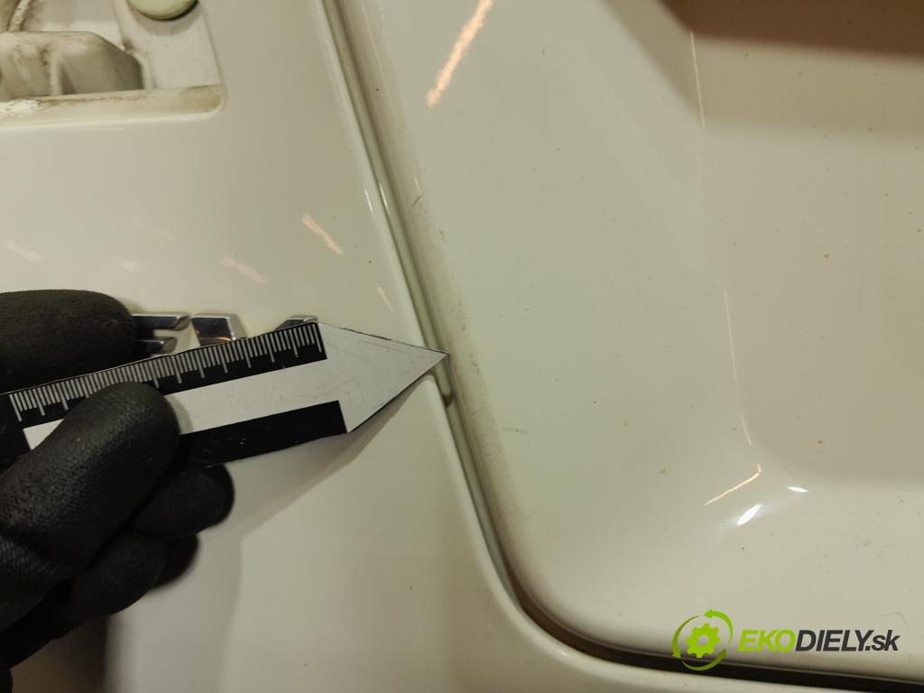 Dodge Journey 2014 zadní dveře kufra: kufr 01