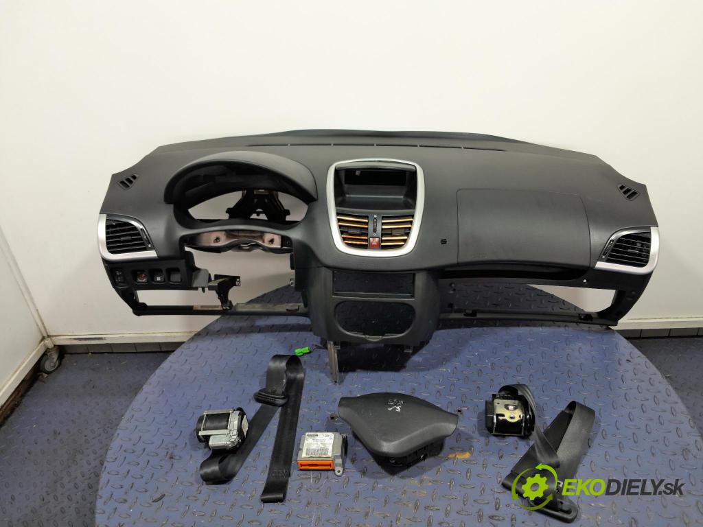 Peugeot 206 2012 kokpit,přistrojova deska