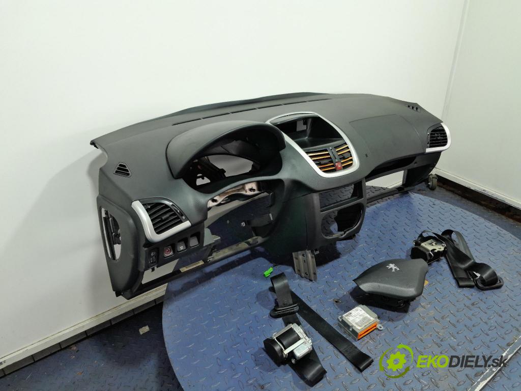 Peugeot 206 2012 kokpit,přistrojova deska