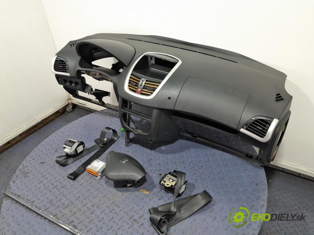 Peugeot 206 2012 kokpit,přistrojova deska