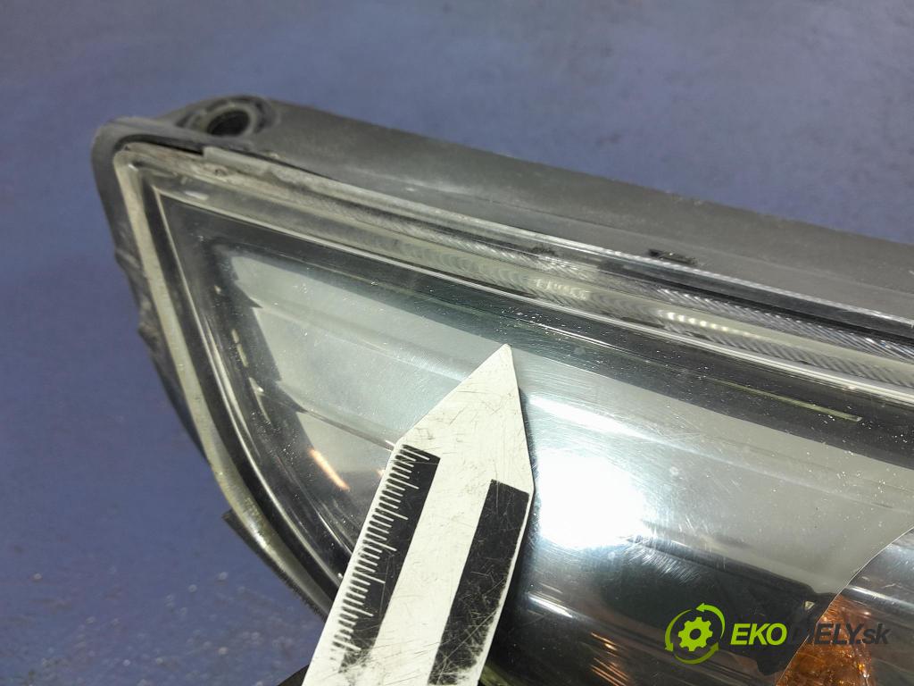 Hyundai Ix35 2012 Reflektor: v pravo: 92102-2Y