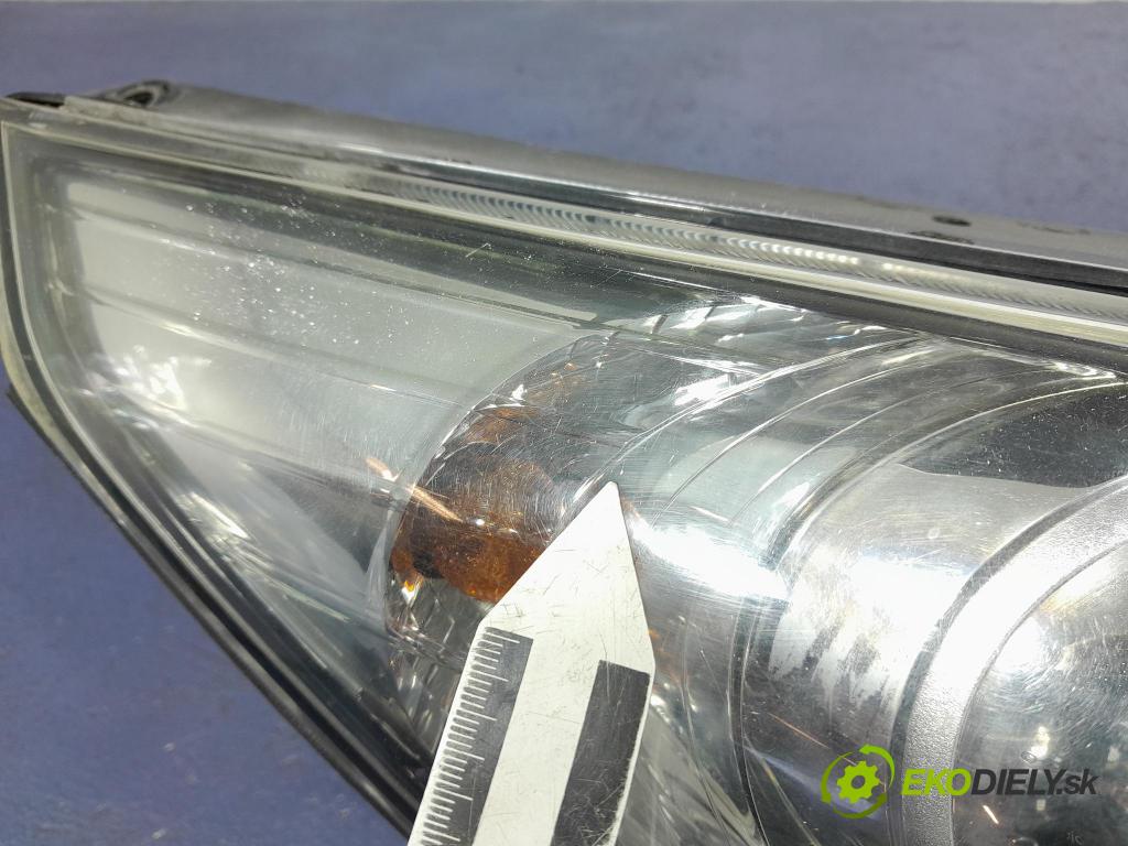 Hyundai Ix35 2012 Reflektor: v pravo: 92102-2Y