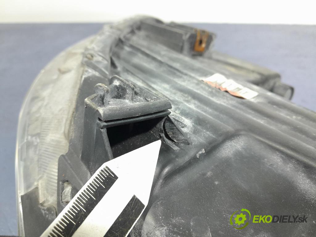 Hyundai Ix35 2012 Reflektor: v pravo: 92102-2Y