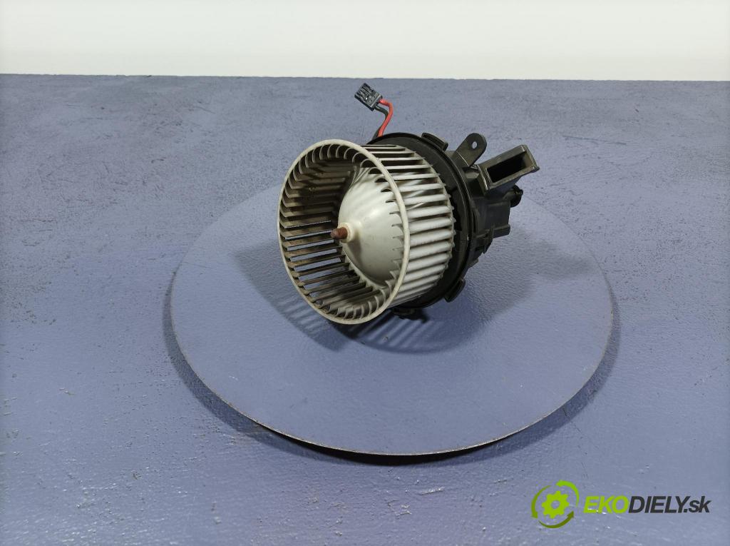 Audi A4 2012 ventilátor Vzduch: